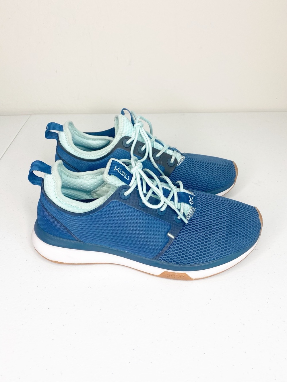 KURU Atom Comfort Athletic Sneakers in Tidal Wave/White/Oasis Blue Size 7.5